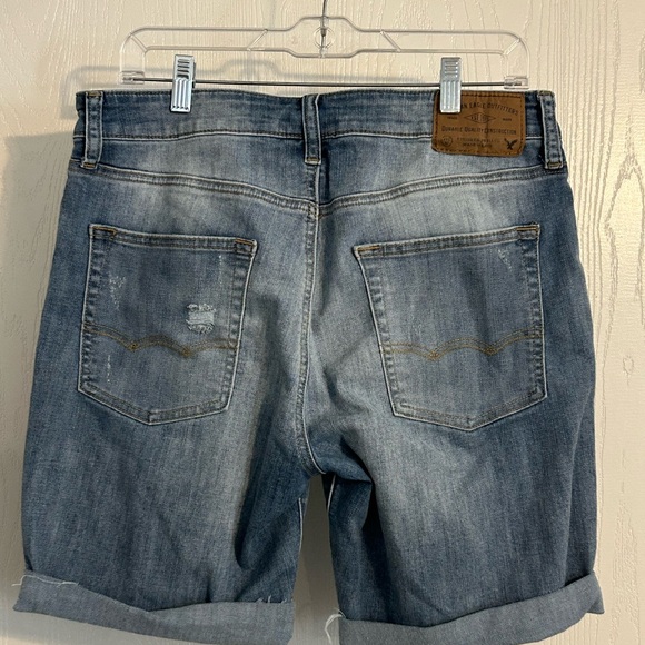 American Eagle Outfitters | Ripped Jean Shorts | Size 32 - Picture 7 of 7